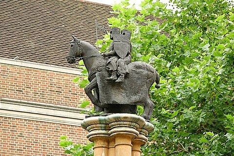 Knights Templar Poor Fellow-Soldiers of Christ and of the Temple of Solomon, two soldiers on one horse, the early symbol of the Knights Templar's poverty and dedication to Christ. Statue on a column in Church Court, Inner Temple in UK.