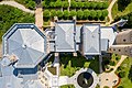 unten rechts zu erkennen: die Porzellanterrasse mit "Städtebrunnen" auf der Nordseite des Schlosses, oben Teil der Voltaireterrasse mit zwanzig Linden auf der Südseite des Schlosses