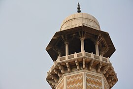 Detalle del remate del minarete