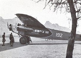 Fokker F.VIIb/3m (CH-192) компании Swissair, пилотируемый Вальтером Миттельхольцером на аэродроме Кассала (Судан), февраль 1934 года.