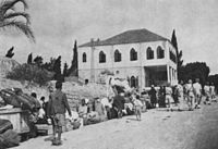 Civiles palestinos siendo expulsados de Ramla tras la toma de la ciudad por parte de los soldados israelíes (1948).