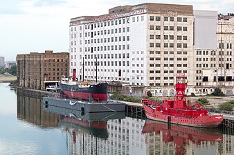 SS Robin & Trinity House Lightvessel No. 93, Royal Victoria Dock