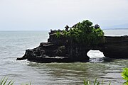 Pura Batu Bolong saat laut pasang