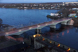 Bron mellan Narva (Estland) och Ivangorod, med Ivangorod i bakgrunden. Detta är en del av europavägen E20.