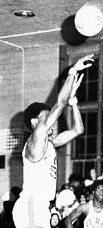 Альберт Кинг во время игры за школьную команду Форт-Гамильтон в сезоне 1974/1975
