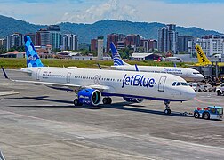 Airbus A321neo de JetBlue Airways próximo a despegar