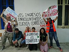 Parte de la organización del primer Día del Orgullo Loco en Madrid.jpg