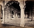 Samuel Bourne, "The Palace. Delhi. Interieur van Dewan-i-Kass. 1350," 1863-1869, foto gemonteerd op kartonnen vel. Department of Image Collections, National Gallery of Art Library, Washington, DC