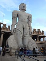 Gommateshvara Bahubali , c. 978-993 d.C., alto 57 piedi (17 m).