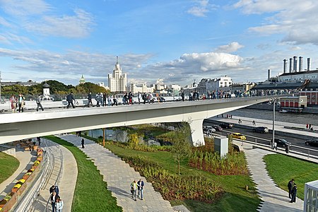 La passerelle qui surplombe la Moskova.