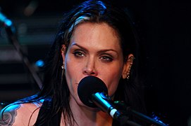 Beth Hart Band at The Blockley168 1 (5496952713).jpg