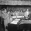 Dizzy Gillespie (links) und Big Band