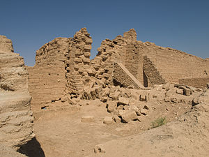 نگاره‌ای از دیوار فروریخته قلعه که در طول محاصره سقوط کرد.