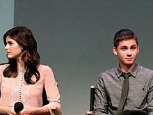 Logan Learman y Alexandra Daddario, actores de Percy Jackson y Annabeth Chase respectivamente.