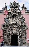 Portada del Real Hospicio de San Fernando (1726) (Madrid), de Pedro de Ribera