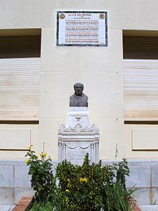Español: Monumento a José Benjumeda y Gens en la Facultad de Medicina