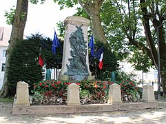 Le monument aux morts.