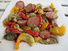 Saucisses et ratatouille.