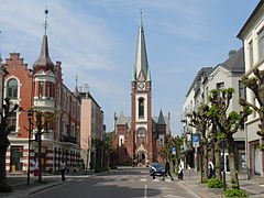 Sandefjord kirke og Kirkegata. Foto: Helge Høifødt