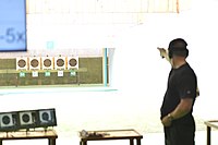 Keith Sanderson, dos EUA, durante o evento pistola de fogo rápido a 25 metros (ISSF) nos Jogos Olímpicos do Rio em 2016.