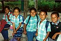 Schoolkinderen in Bigi Poika, november 2002