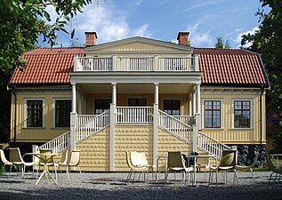 Skärholmens gård efter upprustning och renovering, foto från 2008.