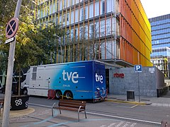 TVE broadcasting unit in front of RNE building in Barcelona.jpg