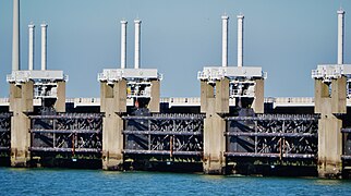 Zeeland Oosterschelde-Sturmflutwehr 4.jpg