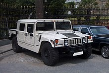 Hummer H1 in white