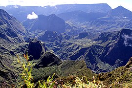 Circo de Mafate é unha caldeira formada polo colapso do gran volcán escudo o Piton des Neiges.