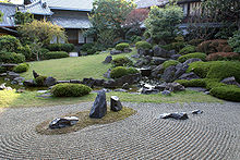 日本大阪府大阪市四天王寺中的本坊庭院（日语：四天王寺本坊庭園），是一座枯山水园林