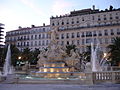 Toulon Özgürlük Meydanında fıskiyeli havuz