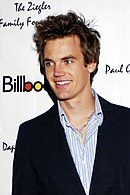 Chris Keller, joué par Tyler Hilton