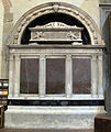 Bottega di Bernardo Rossellino, monumento a Giannozzo Pandolfini (sopra resti di affreschi trecenteschi)