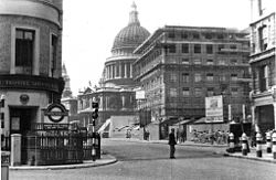 De ingang aan Cannon Street in 1955.