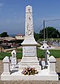 Le monument aux morts devant l'église (mai 2009)