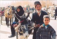 Uigures ancianos en el mercado de los domingos, Kasgar.