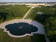 Bassin d'Appolon, Demi-lune de statue, tapis vert, et bosquet de la Colonnade