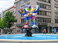 Lifesaver-Buer vun der Niki de Saint Phalle/Jean Tinguely zu Duisburg (Brunnenmeile Duisburg)