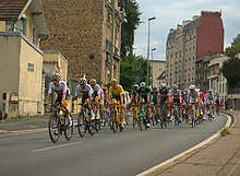 Photographie en couleur de cyclistes.