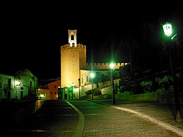 Torre de Espantaperros de noche