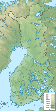 Mapa konturowa Finlandii, u góry po prawej znajduje się czarny trójkącik z opisem „Korvatunturi”