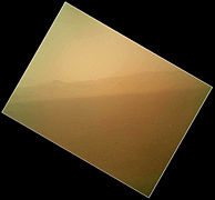 První barevný snímek hor, foto: Mars Hand Lens Imager