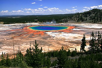 Le Grand Prismatic Spring, dans le parc national de Yellowstone, en 2008. (définition réelle 2 200 × 1 467)