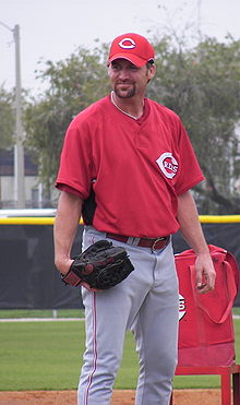 Kent Mercker, in Cincinnati Reds uniform, preparing to throw a pitch