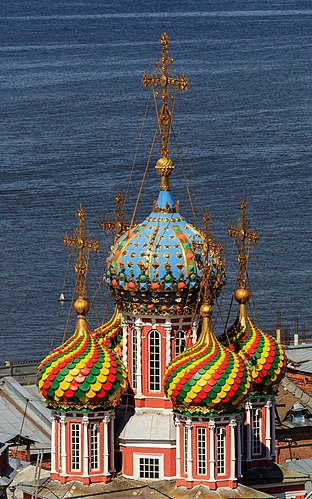 Купола Рождественской (Строгановской) церкви в Нижнем Новгороде