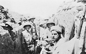 1915年英军赫特福德义勇骑兵队第一队于苏伊士运河战壕。