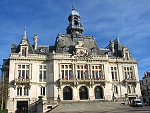 Façade de l'hôtel de ville et entrée principale