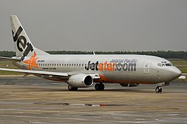 Máy bay Boeing 737-400 của Jetstar Pacific với màu sơn xám mới hơn.