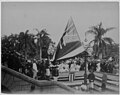 اگست 12، 1898 کو مملکت ہوائی کا پرچم سر نگوں کیا جا رہا ہے۔